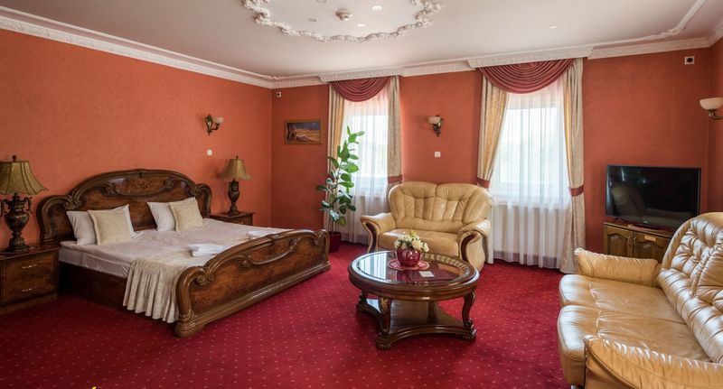 Nachází se v budově Pokoj s manželskou postelí (s možností přistýlky) - Hotel Bíbic*** Tüskevár Étterem és Horgásztó Nyíregyháza, foto 5