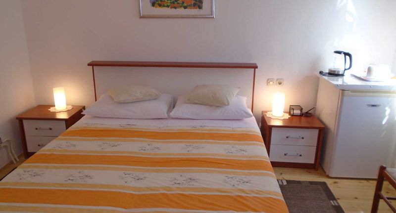 Pokoj s klimatizací s terasou s manželskou postelí - Rooms Matea Pula, foto 1