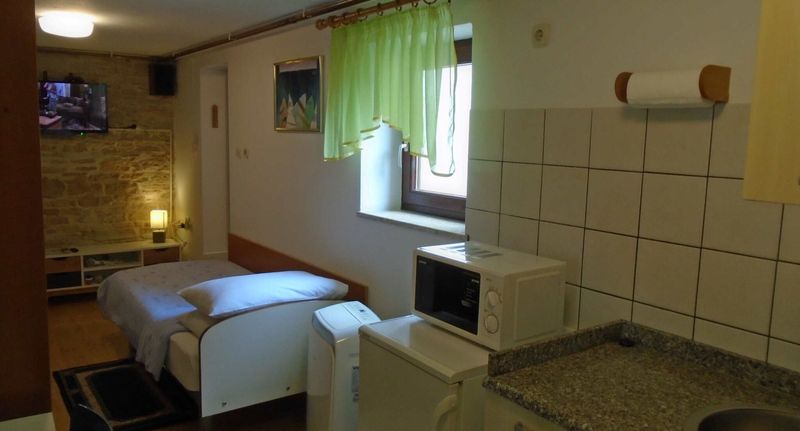 Apartman pro 2 os. se 2 ložnicemi s výhledem do dvora přízemní - Rooms Matea Pula, foto 1