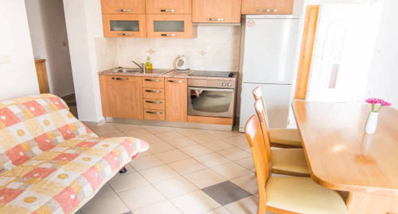Apartman s balkónem pro 4 os. se 2 ložnicemi na straně bazénu (s možností přistýlky) - Apartmani Kristijan Biograd na Moru, foto 1