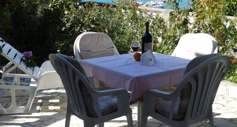 Apartman s terasou s manželskou postelí s 1 ložnicí (s možností přistýlky) - Apartmani Jagoda Rab, foto 1
