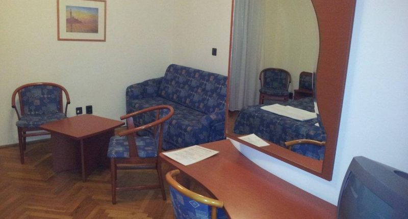 Standard V novém křídle Pokoj pro 3 os. - Fenyves Hotel Békéscsaba, foto 1