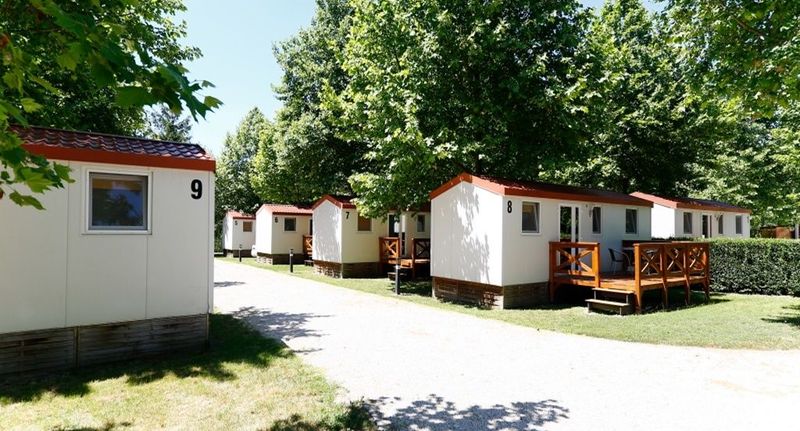 Bungalow (jako celek) s terasou pro 4 os. na přízemí (s možností přistýlky) - Lipóti Termál - és Élményfürdő & Camping, foto 1