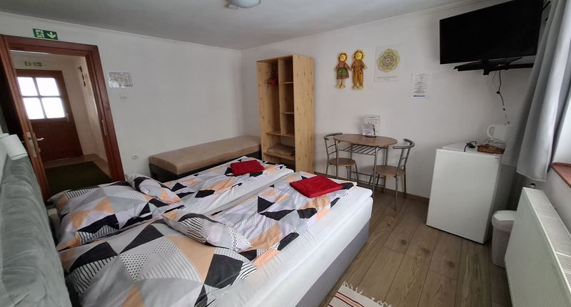 Pokoj se sprchou pro 3 os. na poschodí - Kiskastély Fogadó-Étterem Füzesgyarmat, foto 1