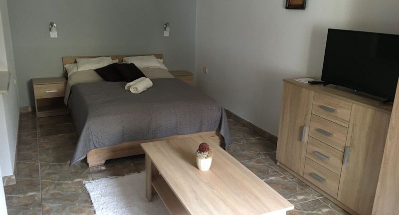 Suita pro 9 os. se 4 ložnicemi na přízemí - Luna Apartmanház Hajdúszoboszló, foto 1