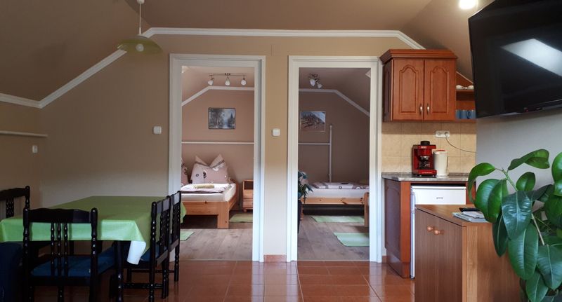 Family Apartman pro 6 os. se 3 ložnicemi v podkroví - Napsugár Apartman Kistolmács, foto 1