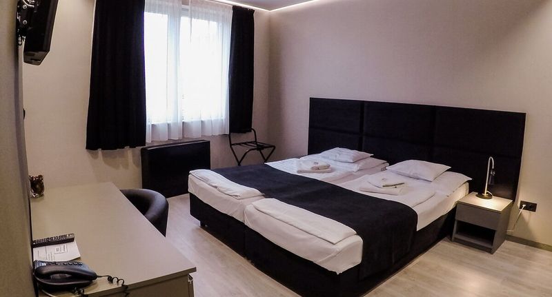 Deluxe Apartman s balkónem pro 1 os. s 1 ložnicí - Sóház Panzió és Apartmanház Szolnok ****, foto 1