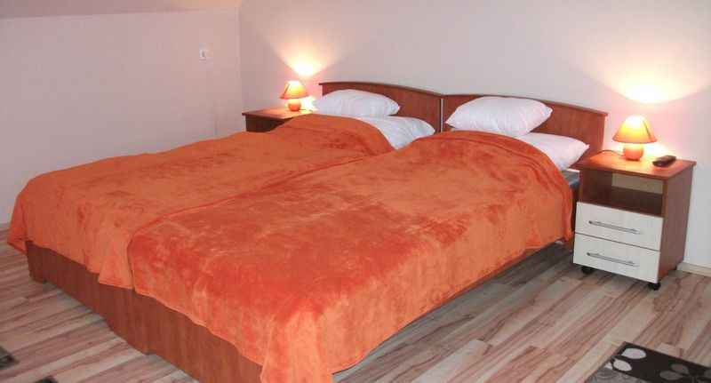 Pokoj pro 3 os. (s možností přistýlky) - Jóbor Vendégház Győrújbarát, foto 1