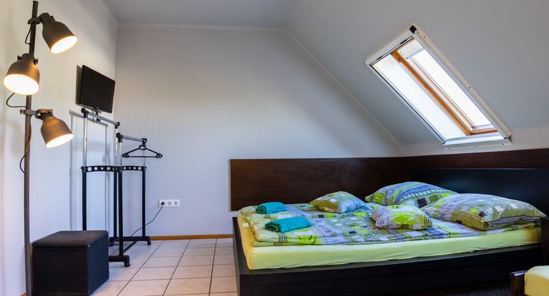 Pokoj s klimatizací s manželskou postelí na poschodí - Aranyhíd Vendégház Makó, foto 1