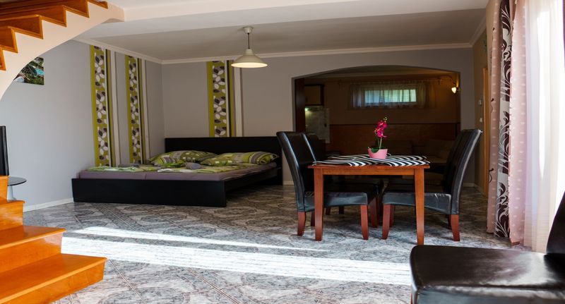Grand Apartman s klimatizací pro 6 os. se 3 ložnicemi - Aranyhíd Vendégház Makó, foto 1