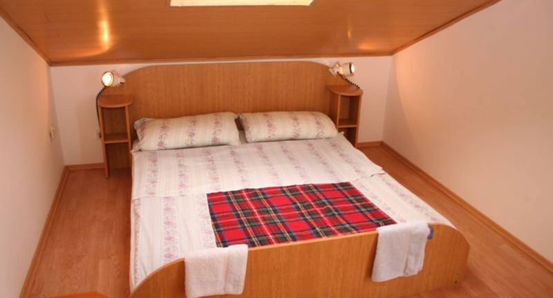 41 Pokoj s manželskou postelí s výhledem na moře - Apartmani Zdenko Njivice, foto 1