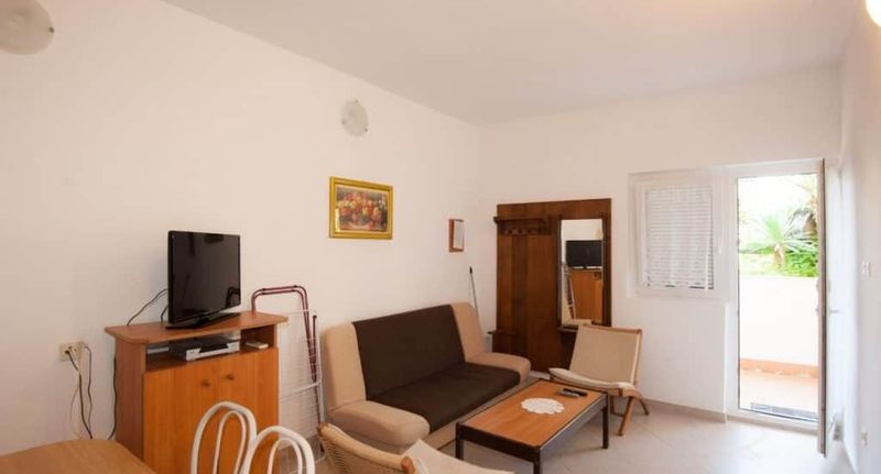 Apartman s manželskou postelí s 1 ložnicí s výhledem do zahrady přízemní (s možností přistýlky) - Apartmani Zdenko Njivice, foto 1