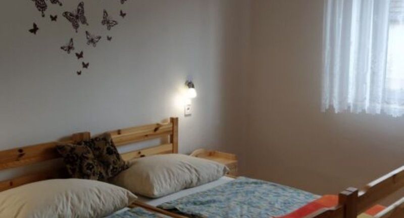 Č. 2 s výhledem na ulici Apartman pro 4 os. s 1 ložnicí (s možností přistýlky) - Cserépdarabok Vendégház Cserépfalu, foto 1