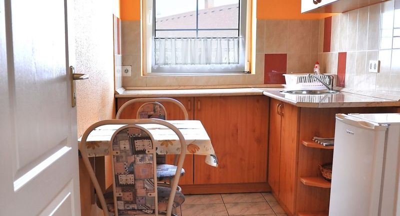 Apartman s klimatizací s manželskou postelí s 1 ložnicí na straně bazénu - Napsugár Vendégház Tihany, foto 1