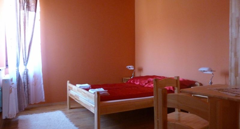 Pokoj se sprchou s manželskou postelí s výhledem do zahrady - Tordai Vendégház Bihartorda, foto 1