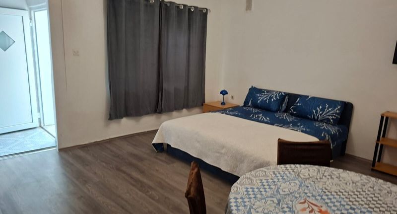Rodinný Apartman pro 9 os. se 3 ložnicemi přízemní (s možností přistýlky) - Apartmani Vitrenik Starigrad Paklenica, foto 1