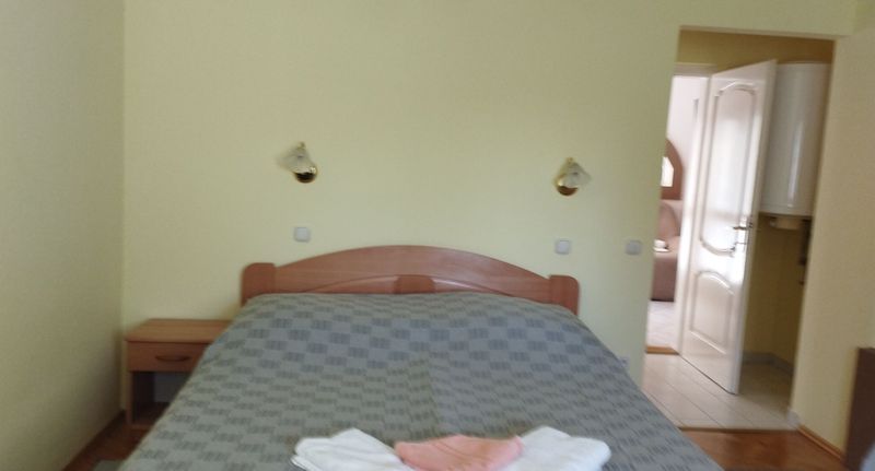 Pokoj s koupelnou s manželskou postelí přízemní (s možností přistýlky) - Györök Vendégház Balatongyörök, foto 1