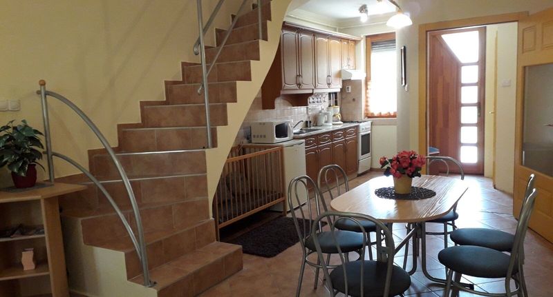 Rodinný Apartman pro 6 os. se 2 ložnicemi celý Dům (s možností přistýlky) - Silver Zafír Apartmanház Gyula, foto 1
