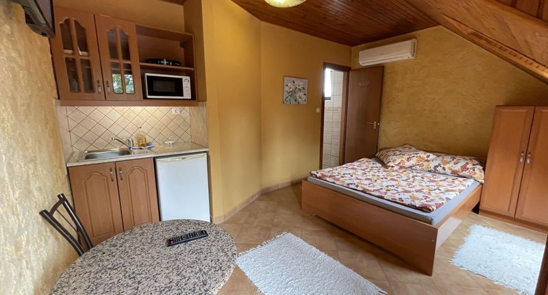 Studio Apartman s manželskou postelí s 1 ložnicí na poschodí - Balaton Apartmanház Zamárdi, foto 1