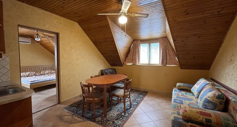 Deluxe Apartman pro 4 os. se 2 ložnicemi na poschodí - Balaton Apartmanház Zamárdi, foto 1
