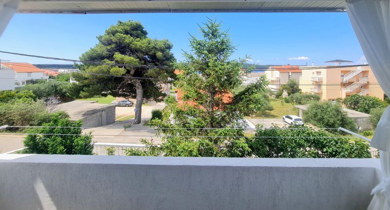 Apartman pro 7 os. se 3 ložnicemi s částečným výhledem na moře na poschodí - Vila Rab, foto 1