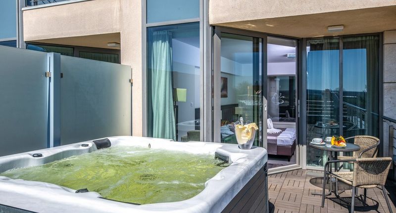 Deluxe Pokoj s balkónem pro 2 os. - Gunaras Resort Spa Hotel Dombóvár, foto 1