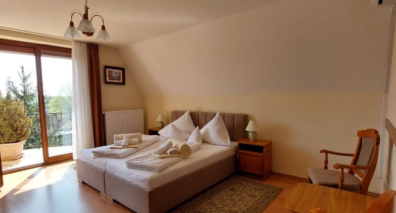 Apartman s balkónem s manželskou postelí s 1 ložnicí na poschodí - Erika Apartmanházak Hévíz, foto 10