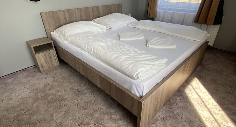 Pokoj pro 3 os. na poschodí - Holdfény Hotel Étterem Forró, foto 1