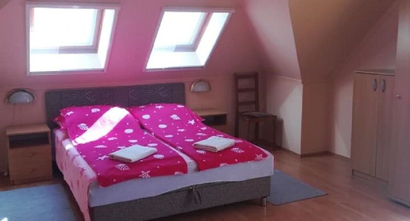 Pokoj s terasou pro 4 os. s výhledem na město (s možností přistýlky) - Karika Vendégház Hajdúszoboszló, foto 1