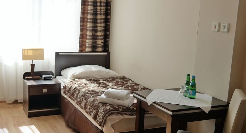 Komfort Pokoj s koupelnou pro 1 os. - Sanatorium Wielka Pieniawa Polanica-Zdrój, foto 1