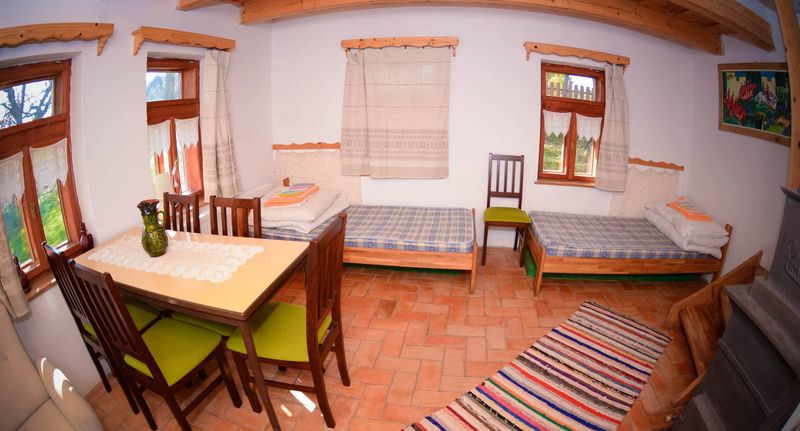 Apartman s privátní koupelnou mimo apartmán pro 7 os. se 3 ložnicemi s výhledem do zahrady - Fay-inn Üdülőház Terény, foto 1