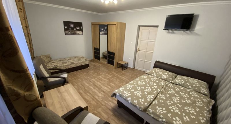 Rodinný Apartman pro 5 os. se 2 ložnicemi na přízemí - Meggyes Apartman Hajdúszoboszló, foto 1