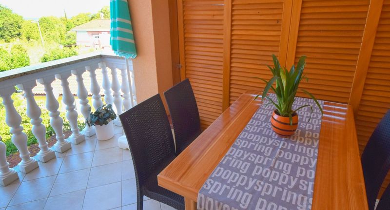 Apartman s balkónem s klimatizací pro 5 os. se 3 ložnicemi - Apartmani Anton D. Malinska, foto 1