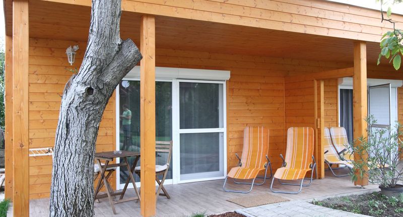 Apartman s manželskou postelí s 1 ložnicí s výhledem do zahrady na přízemí - Ilona Apartmanház Komárom, foto 1