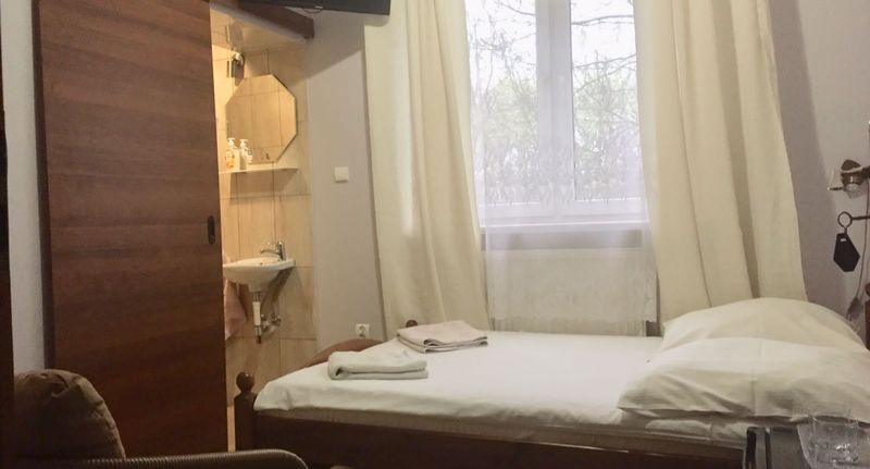 Komfort Pokoj s koupelnou s manželskou postelí - Pensjonat Przy Błoniach Kraków, foto 1