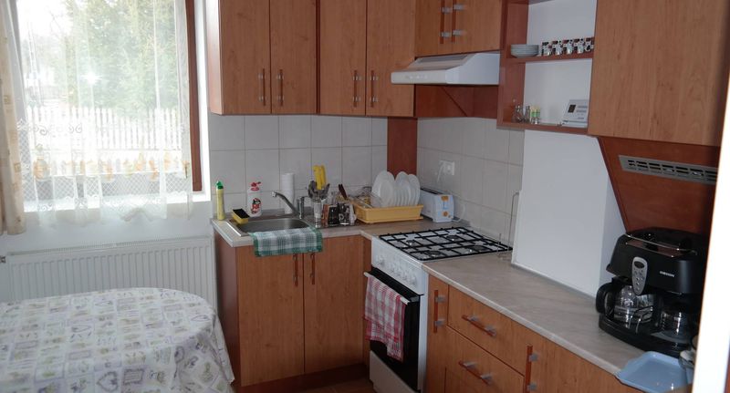 Apartman pro 8 os. se 2 ložnicemi s výhledem do zahrady na přízemí - Huta-Völgy Vendégház Erdőhorváti, foto 1