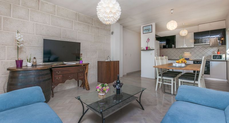Apartman pro 5 os. se 3 ložnicemi - Apartments Miljenko Makarska, foto 1