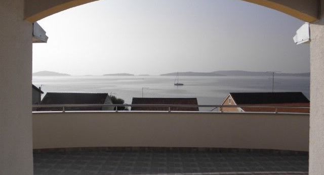 Apartman pro 8 os. se 4 ložnicemi - Apartments Frane Brodarica, foto 1