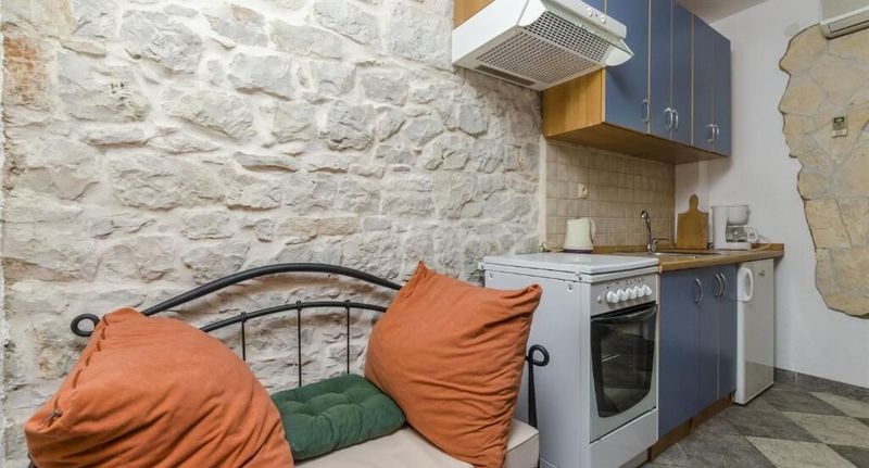 Apartman pro 3 os. se 2 ložnicemi - Apartments Anita Slatine, foto 1
