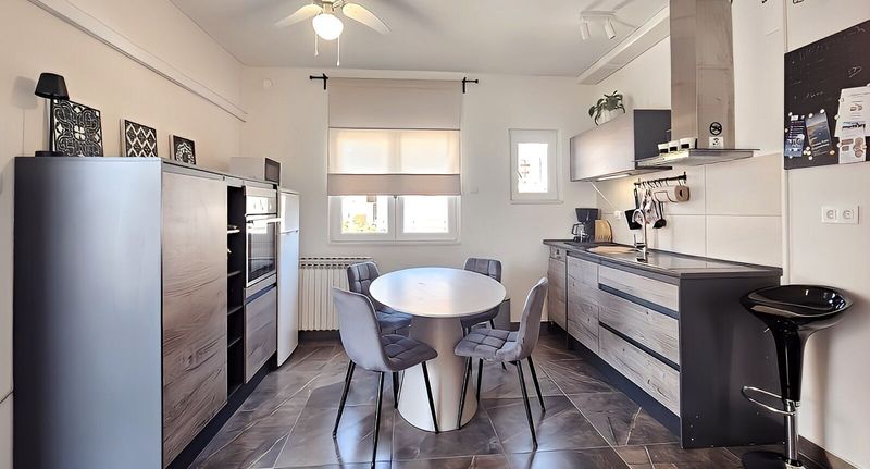 Apartman pro 5 os. se 3 ložnicemi - Apartments Marijana Vodice, foto 1
