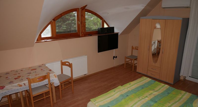 Apartman s klimatizací pro 4 os. se 2 ložnicemi s výhledem na jezero - Laura Apartmanház Balatonfüred, foto 1