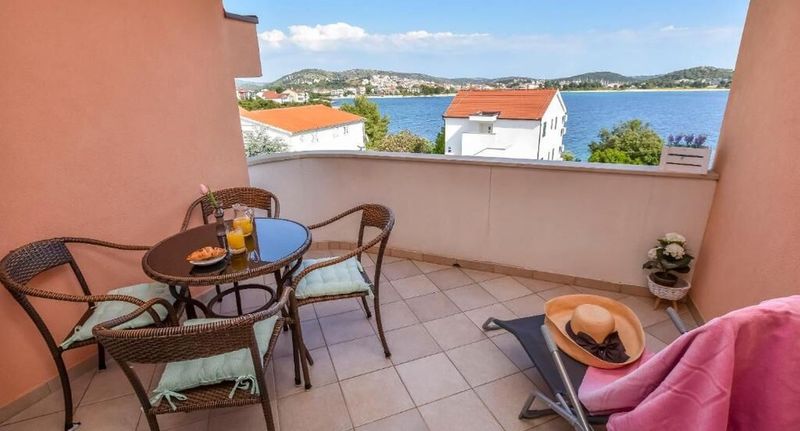 Apartman pro 4 os. se 2 ložnicemi - Apartments Anka Rogoznica, foto 1