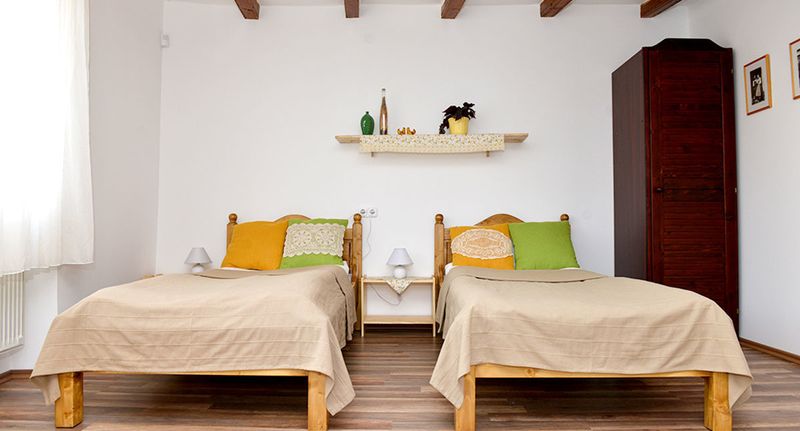 Rodinný Apartman bezbariérový pro 5 os. se 2 ložnicemi - Rigófütty Vendégház Tiszaalpár, foto 1