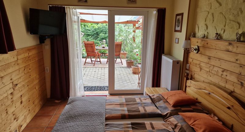 Studio Apartman (jako celek) s manželskou postelí přízemní - Virág Apartmanház Sopron, foto 1