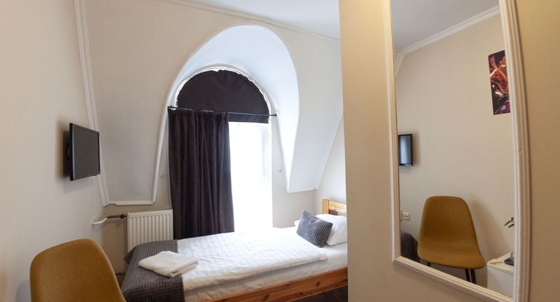 Pokoj se sprchou pro 1 os. na poschodí - Mátyás Szállás Panzió Szombathely, foto 1
