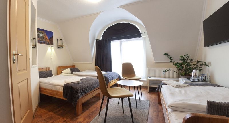 Pokoj se sprchou pro 3 os. na poschodí - Mátyás Szállás Panzió Szombathely, foto 1
