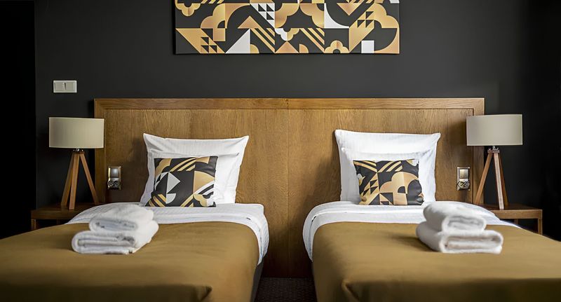 Pokoj pro 2 os. s výhledem na město na poschodí - Zulian Aparthotel by Artery Hotels Kraków, foto 1