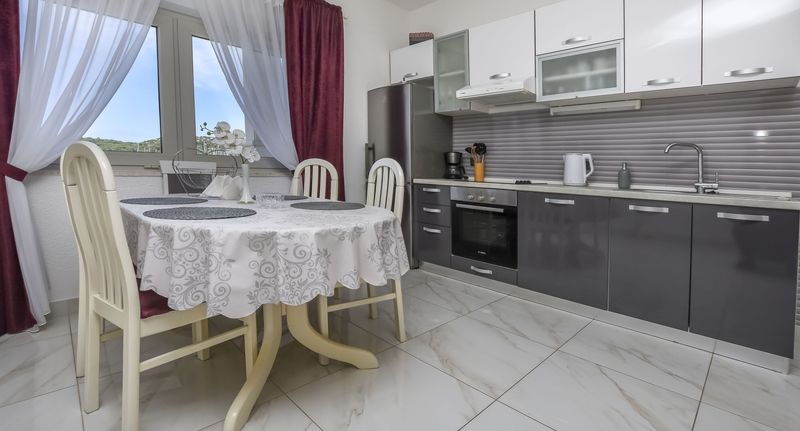 Apartman pro 5 os. se 3 ložnicemi - Apartment Iryna Rogoznica, foto 1