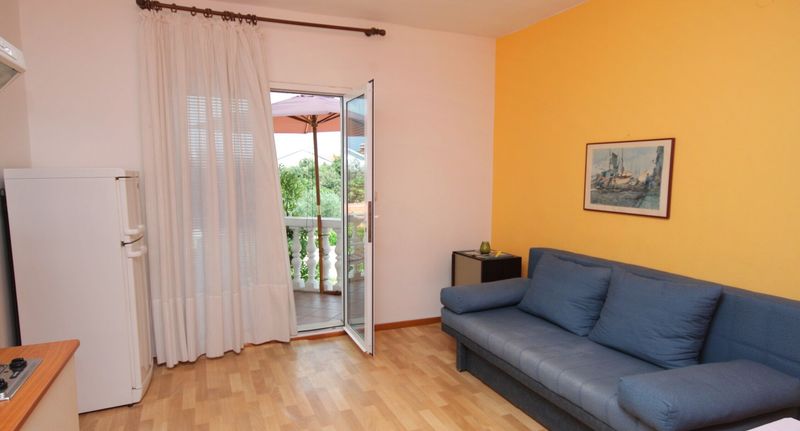 Apartman s klimatizací s terasou pro 5 os. se 2 ložnicemi A-5120-b - Apartments By The Sea Jezera, Murter - 5120 Jezera, foto 1