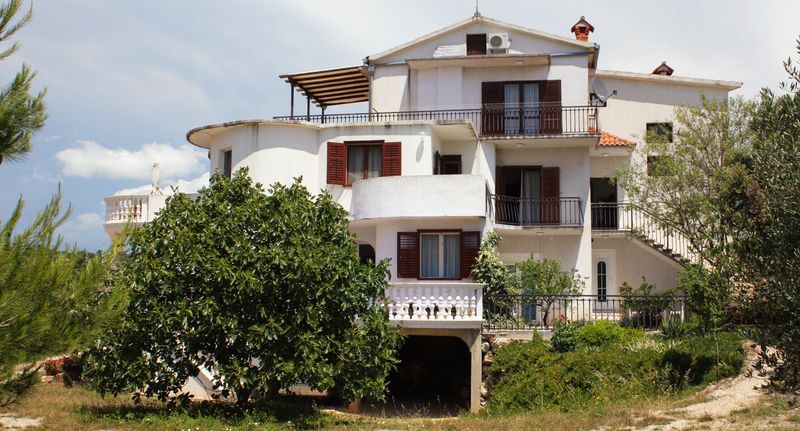 Apartman s klimatizací s terasou pro 5 os. se 2 ložnicemi A-5120-c - Apartments By The Sea Jezera, Murter - 5120 Jezera, foto 1
